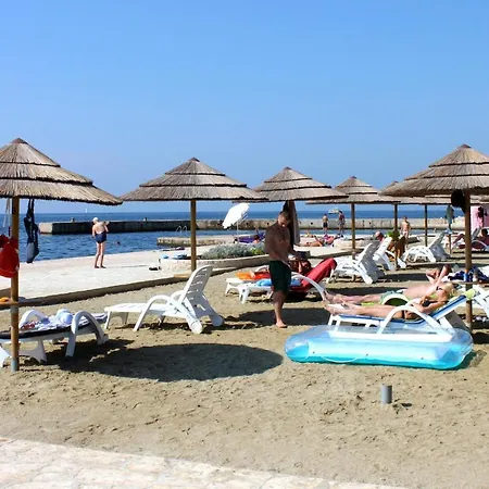 With Parking Space - 7024 פורץ