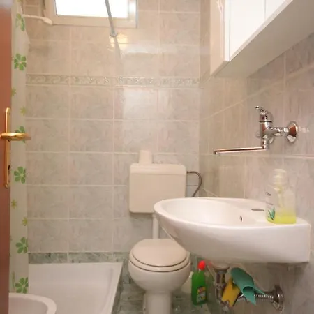 With Parking Space - 7024 פורץ