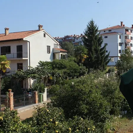 Lejlighed Apartments With Parking Space Porec - 7024 *