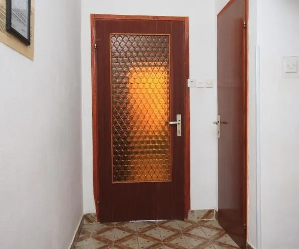 Apartman With Parking Space - 7024 Poreč