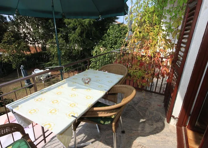 Apartman With Parking Space - 7024 Poreč