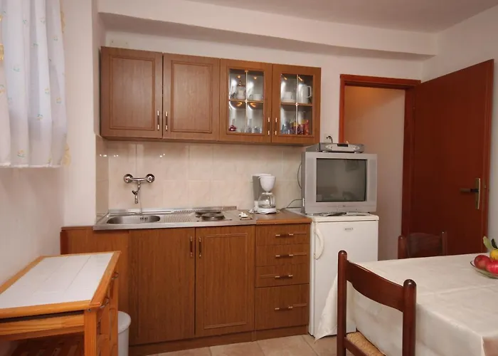 Apartman With Parking Space - 7024 Poreč